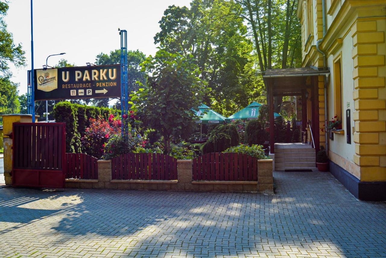 Penzion U Parku ルンブルク エクステリア 写真